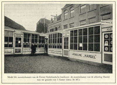 818001 Gezicht op monsterkamer 105 van het ministerie van Landbouw, Nijverheid en Handel op het Jaarbeursterrein op het ...